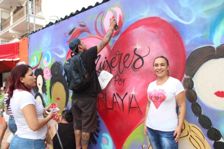 “Mujeres por Playa”, pinta mural en homenaje al amor femenino