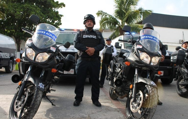 Entregan uniformes y patrullas a policías estatales