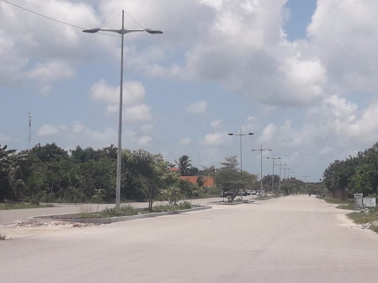 Comienzan los trabajos de suministro de energía eléctrica en colonia popular de Cozumel