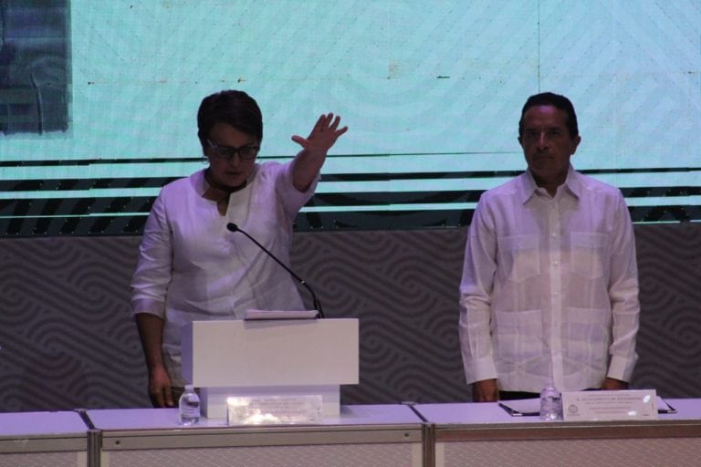 Rinde protesta como presidenta municipal de Solidaridad, Laura Beristain