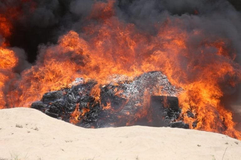 Incinera PGR droga y piratería decomisada