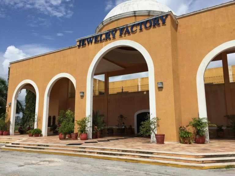 Cierran joyería Luxury en Playa y dejan sin empleo a 45 trabajadores