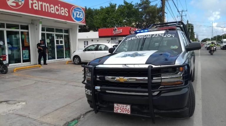 Asaltan farmacia Yza de la Constituyentes