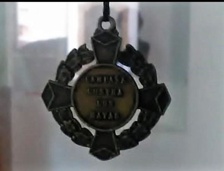 Conoce la medalla que entregaban a quien exterminara mayas