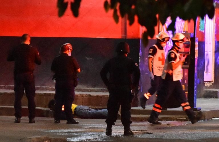 Disfrutaban de un par de cervezas cuando los asesinaron a balazos  