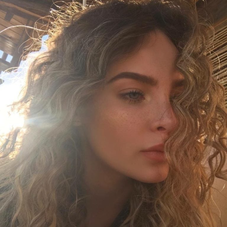 Belinda viola la Constitución al ser española y hacer proselitismo político