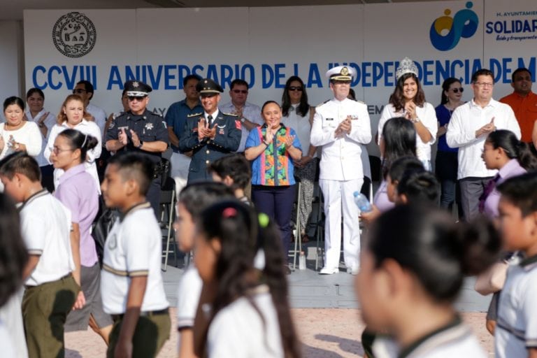 Celebran en Solidaridad más de 22 mil personas la Independencia de México