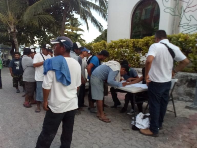 Evade empresa pago de horas extras a los “recoge sargazo”