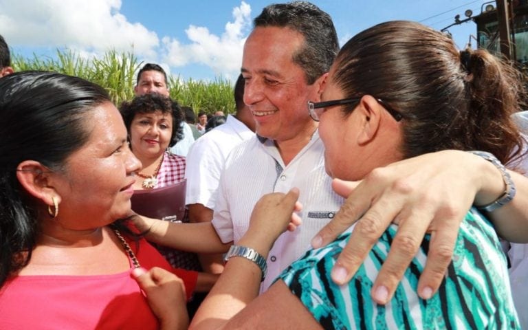 Carlos Joaquín logra reducir los costos de la CFE para el sur de Quintana Roo
