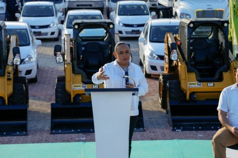 Cristina Torres invierte en 43 vehículos para la limpieza de Solidaridad