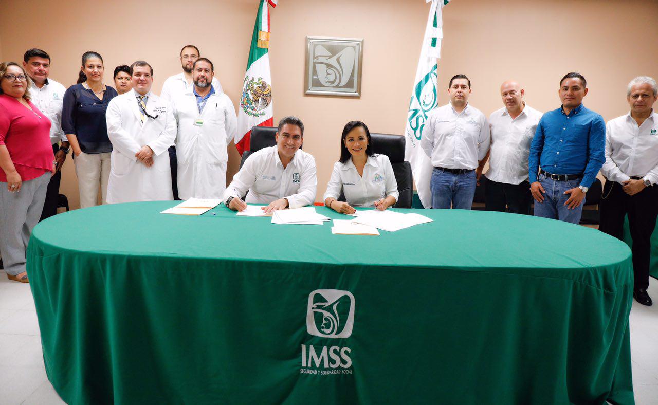 Firman Laura Fernández y el IMSS convenio para brindar seguridad social a trabajadores de Puerto Morelos