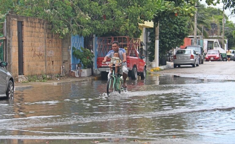 Calles anegadas por las intensas lluvias