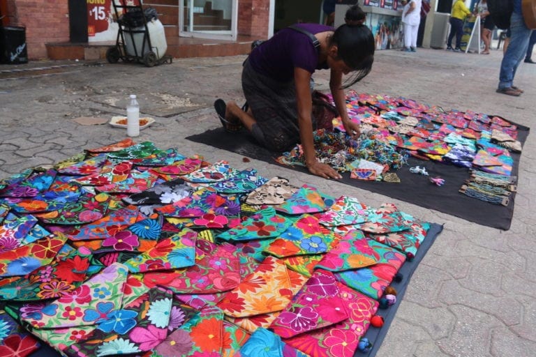 Artesanos solicitan permisos para trabajar en la Quinta Avenida