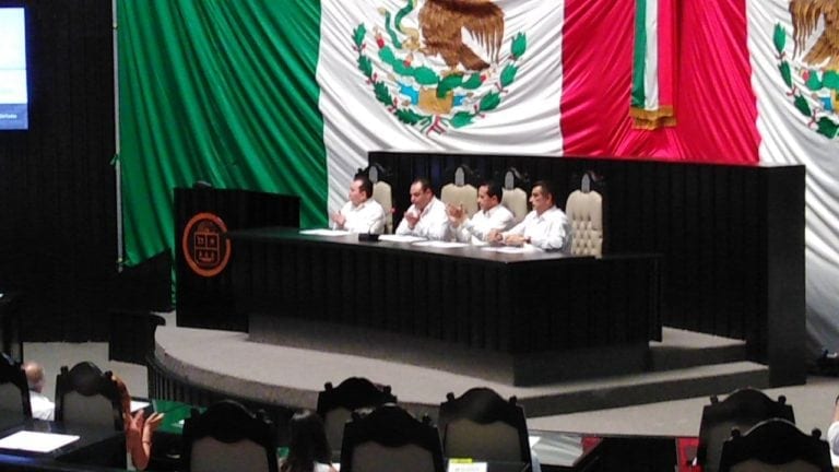 Con éxitos y retos, el gobernador Carlos Joaquín presenta segundo informe de gobierno