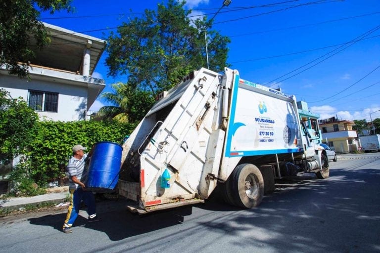 En dos años, Solidaridad triplicó camiones de basura