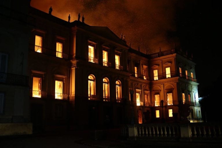Perdidos miles de años de historia en el incendio del Museo Nacional de Brasil