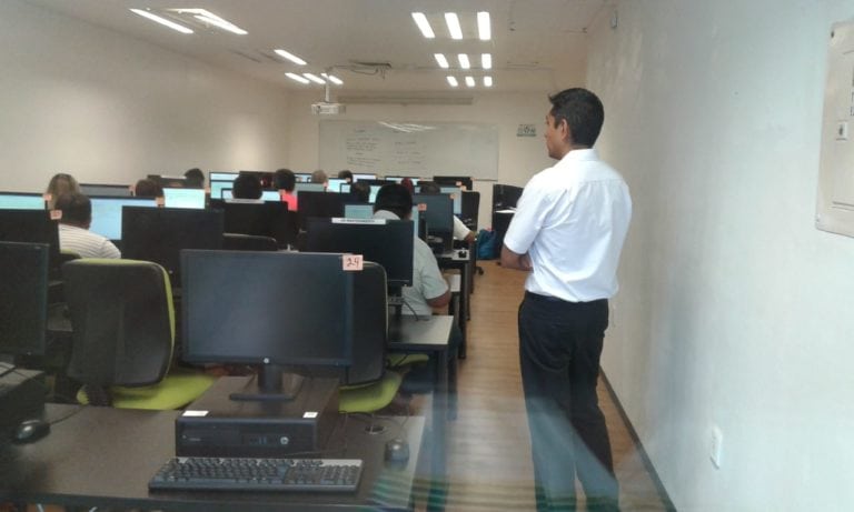 Presentan examen aspirantes al OPLE