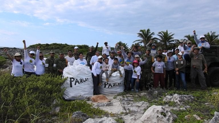 Recogen 670 kilos de basura en playa de Cozumel
