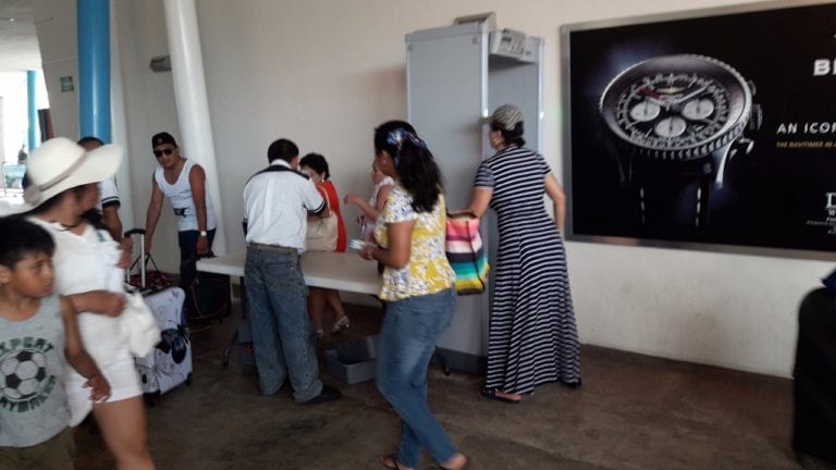 Muelle de pasajeros rechaza los detectores de metales otorgados por la Apiqroo