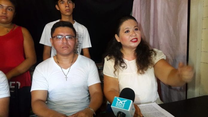 Chetumal.- Alumnos del CBTIS 253 de Chetumal acusan a su directora Asís Liliana Campos Herrera de quitarles el derecho de representar a Quintana Roo en el Encuentro Nacional de Arte y Cultura de los Centros de Bachillerato Tecnológico e Industrial y de Servicios, a celebrarse en noviembre en Torreón, Coahuila.