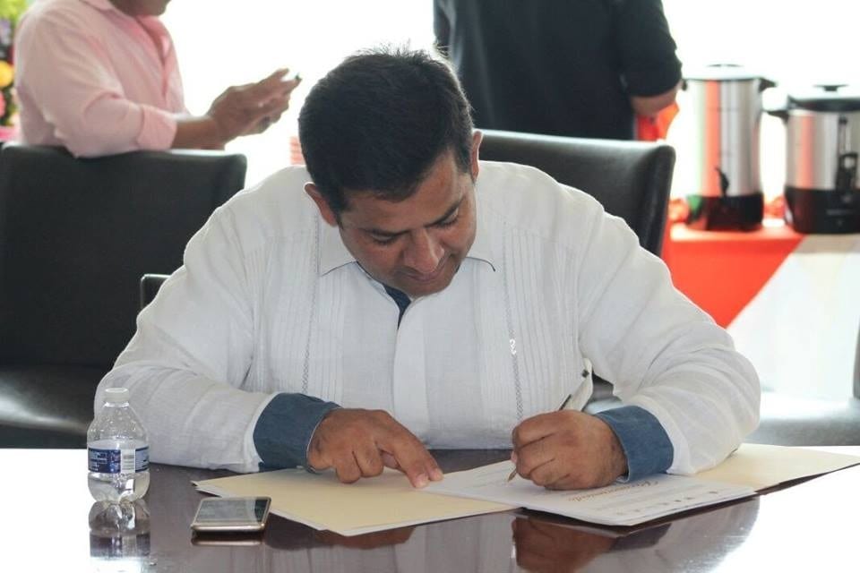 Respaldan barras y colegios de abogados a “Polo” Cruz para Fiscal