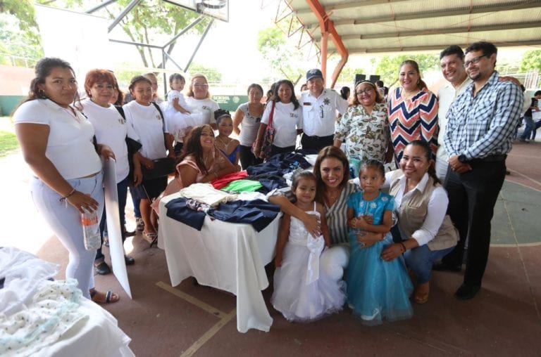 Gloria Torruco refrenda su compromiso con las familias de Cancún