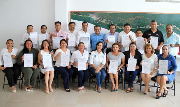 Anuncia Laura Fernández a su gabinete