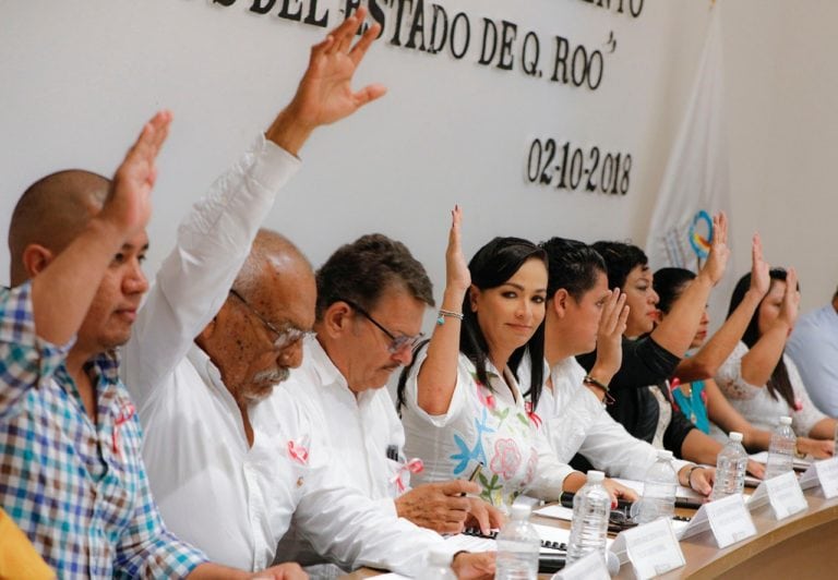 Cabildo de Puerto Morelos aprueba el gabinete de Laura Fernández