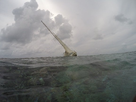 Investigan daño a corales de velero encallado en Chinchorro