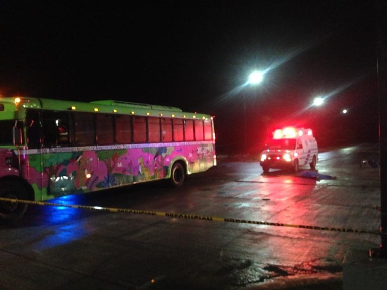 Muere motociclista arrollado por autobús de Xcaret