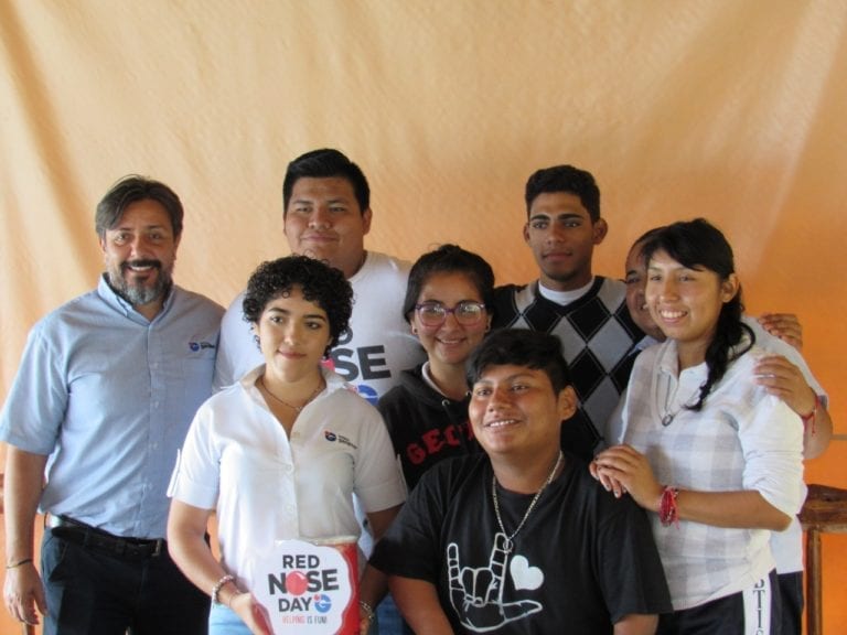 Alumnos de preparatoria preparan el “Red Nose Day”