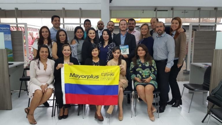 Puerto Morelos se coloca en el mercado internacional con vuelo directo desde Colombia