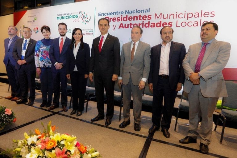 Convoca Laura Fernández a los alcaldes de México a ser profesionales de la política