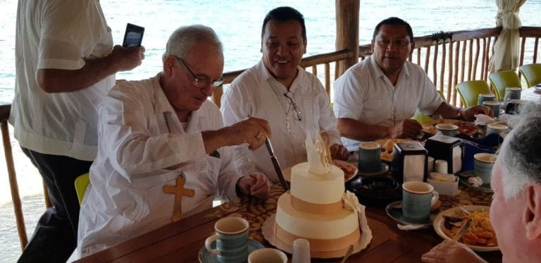 Obispo de Quintana Roo celebra al doble en Cozumel