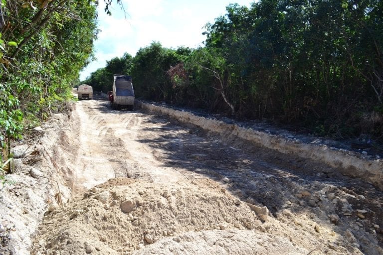 Se reanudan obras de pavimentación en la Isla de la Pasión