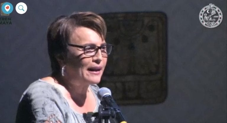 Hace el ridículo Laura Beristain en presentación del Tren Maya