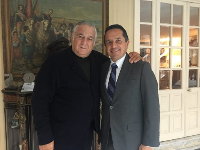 A través de su cuenta oficial de Twitter, el futuro secretario de Turismo, Miguel Torruco Marqués anunció que se reunió con el gobernador Carlos Joaquín González.