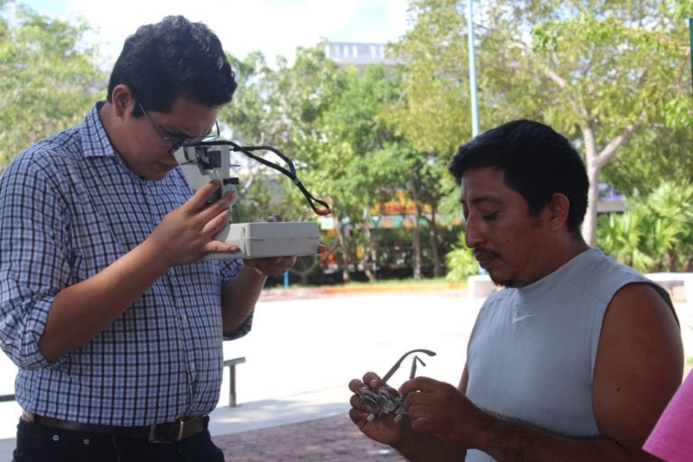 Suman esfuerzos para entrega de lentes en dos municipios