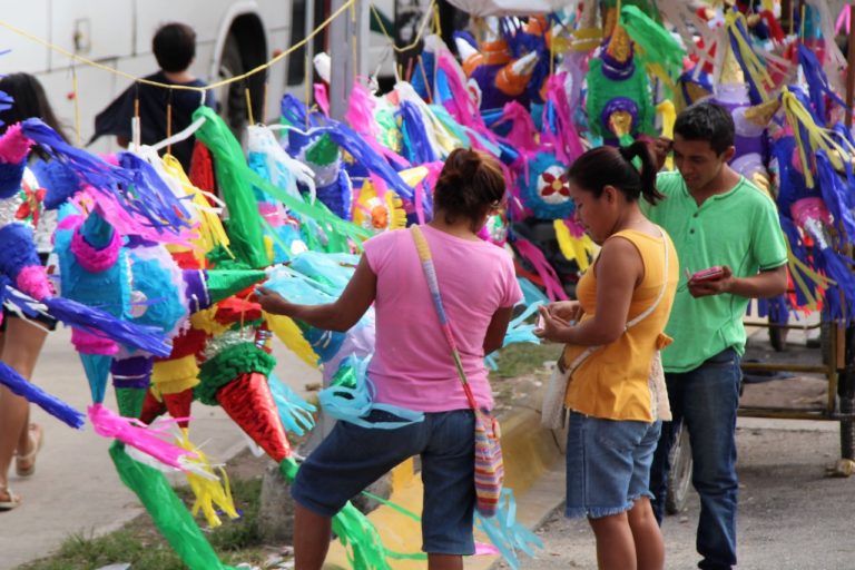 Como hormigas, compradores navideños