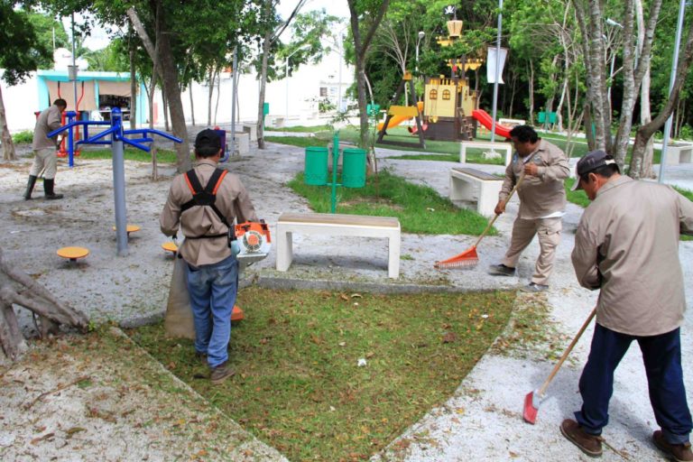 Gobierno de Laura Fernández, redobla esfuerzos en el mantenimiento de Puerto Morelos