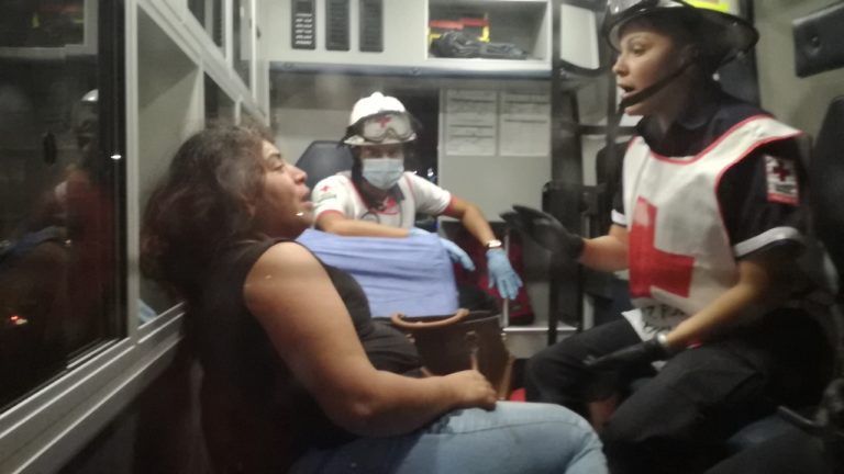 Mujer causa caos por despecho