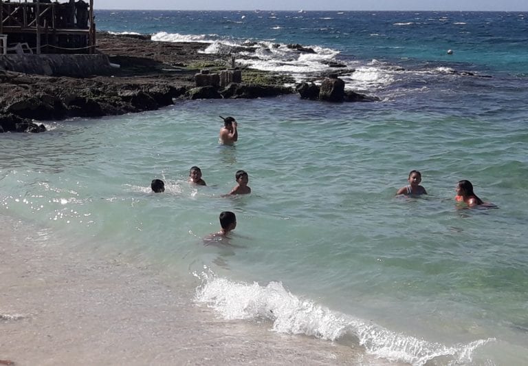 Falta de salvavidas en playa “Caletita” pone en riesgo la vida de niños