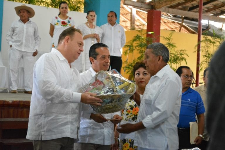 Se reúnen dignatarios mayas con Carlos Joaquín y José Esquivel