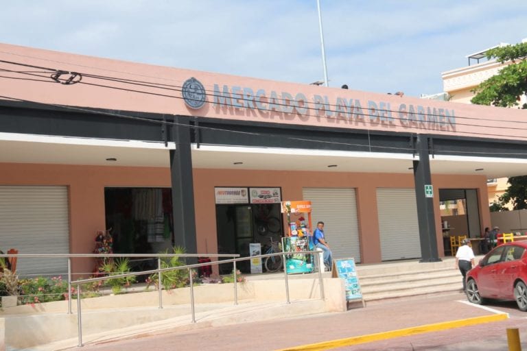 Corrupción: Juntan firmas para sacar un ex funcionario como locatario de Mercado Playa del Carmen