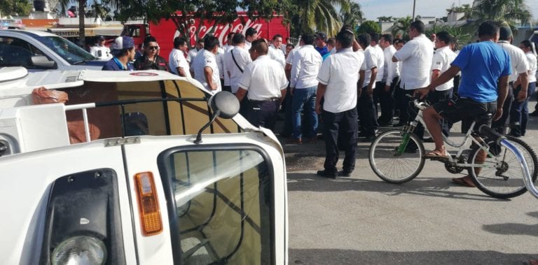 Arenga Beristain a taxistas y amenaza con empeorar conflicto contra mototaxis