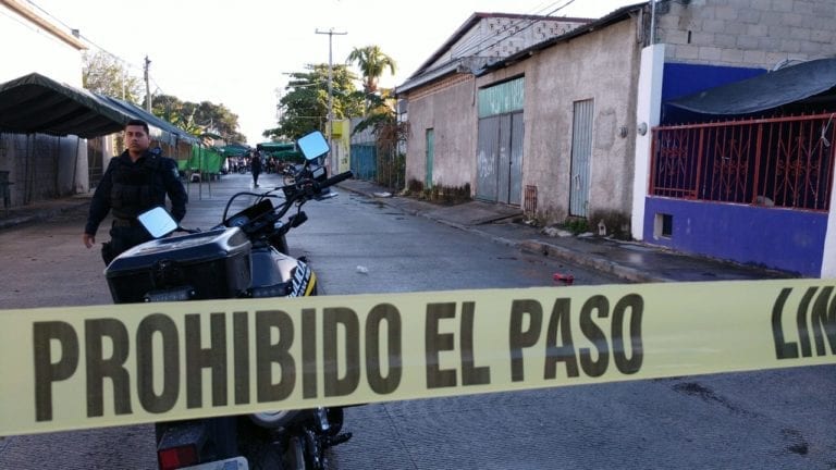 Hallan cuerpo de mujer decapitada en la Región 101