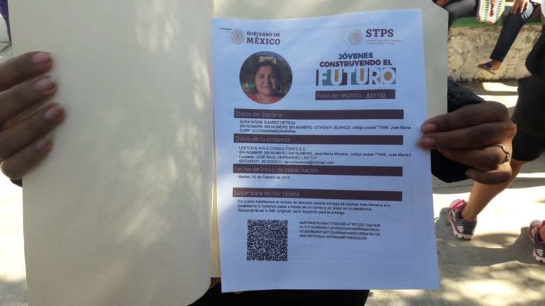 Jóvenes niegan corrupción por pago para programa de AMLO