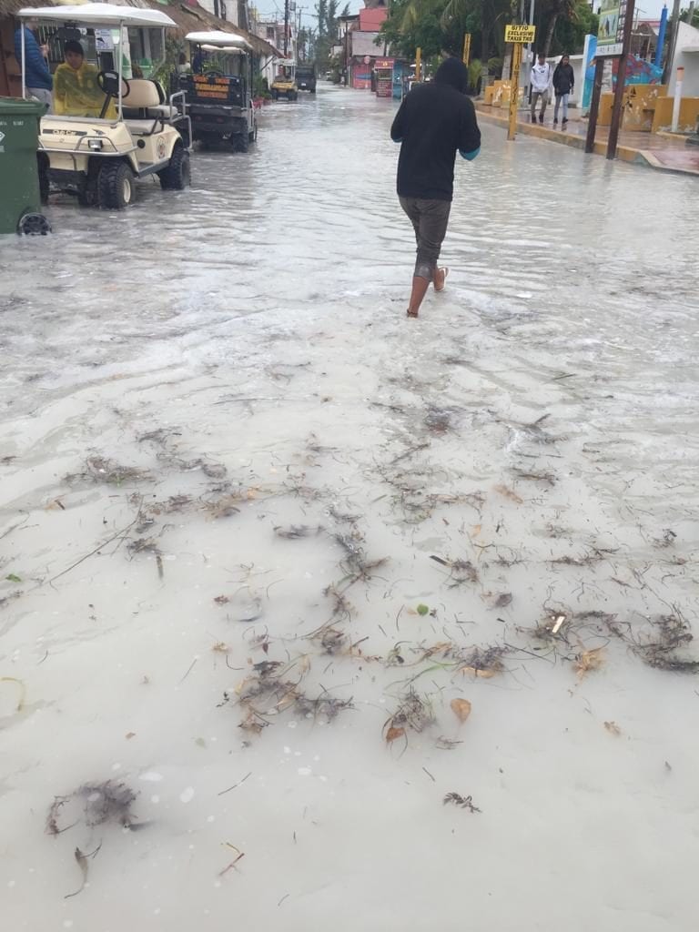 “Turbonada” entra a Quintana Roo