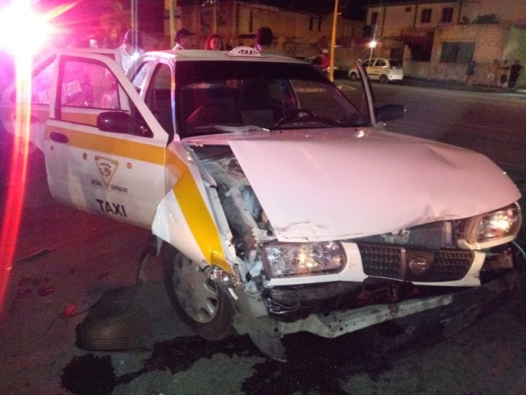 Imprudente chofer provoca accidente