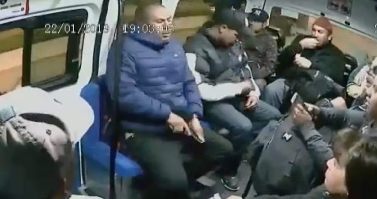 Ladrón sugiere “irse con cuidado” a pasajeros que robó